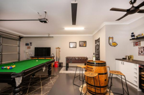 Devan House - An Entertainers' Retreat Close to Town